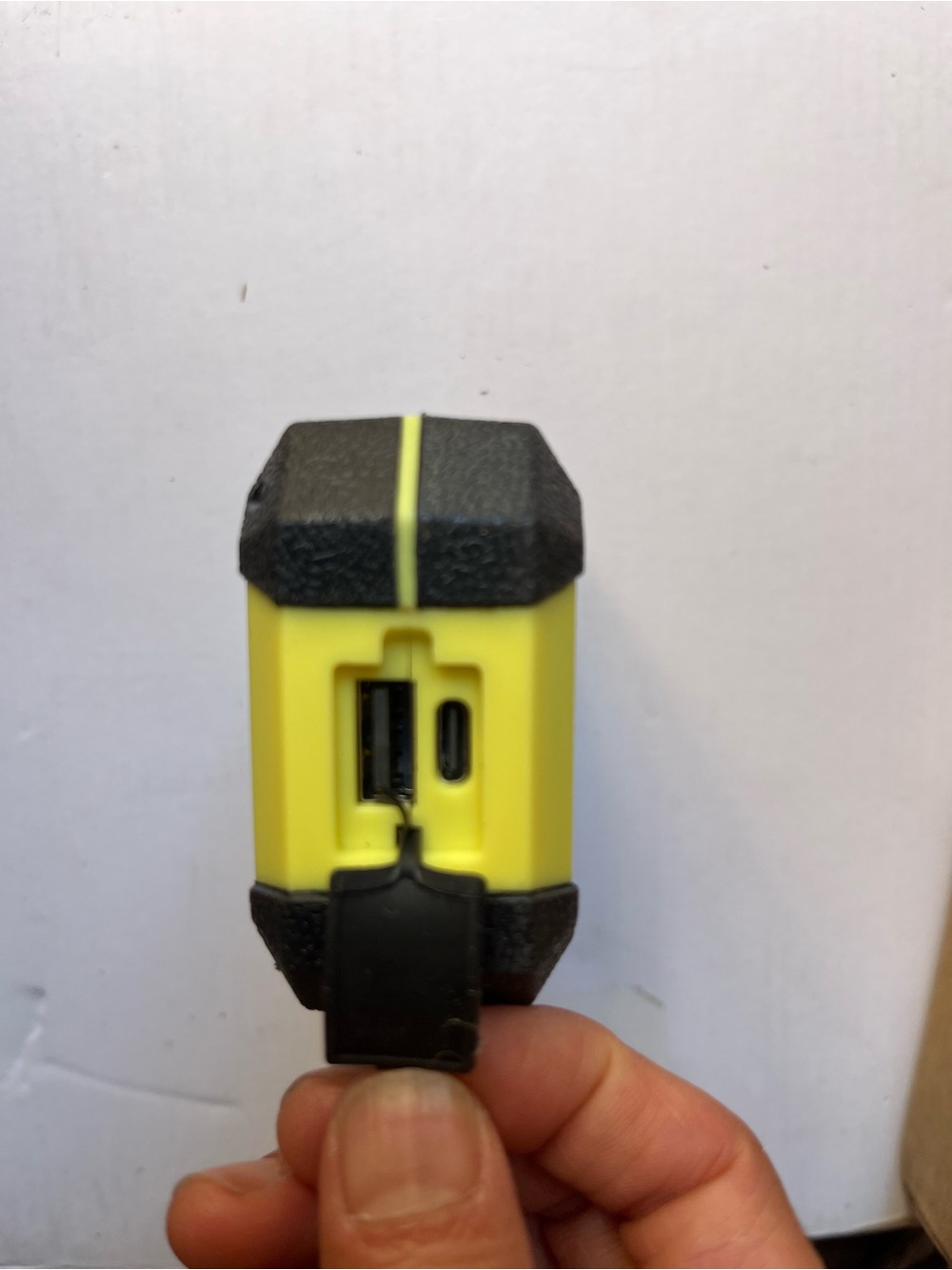 Rechargeable magnetic LED Work Light - Picture 3 of 4